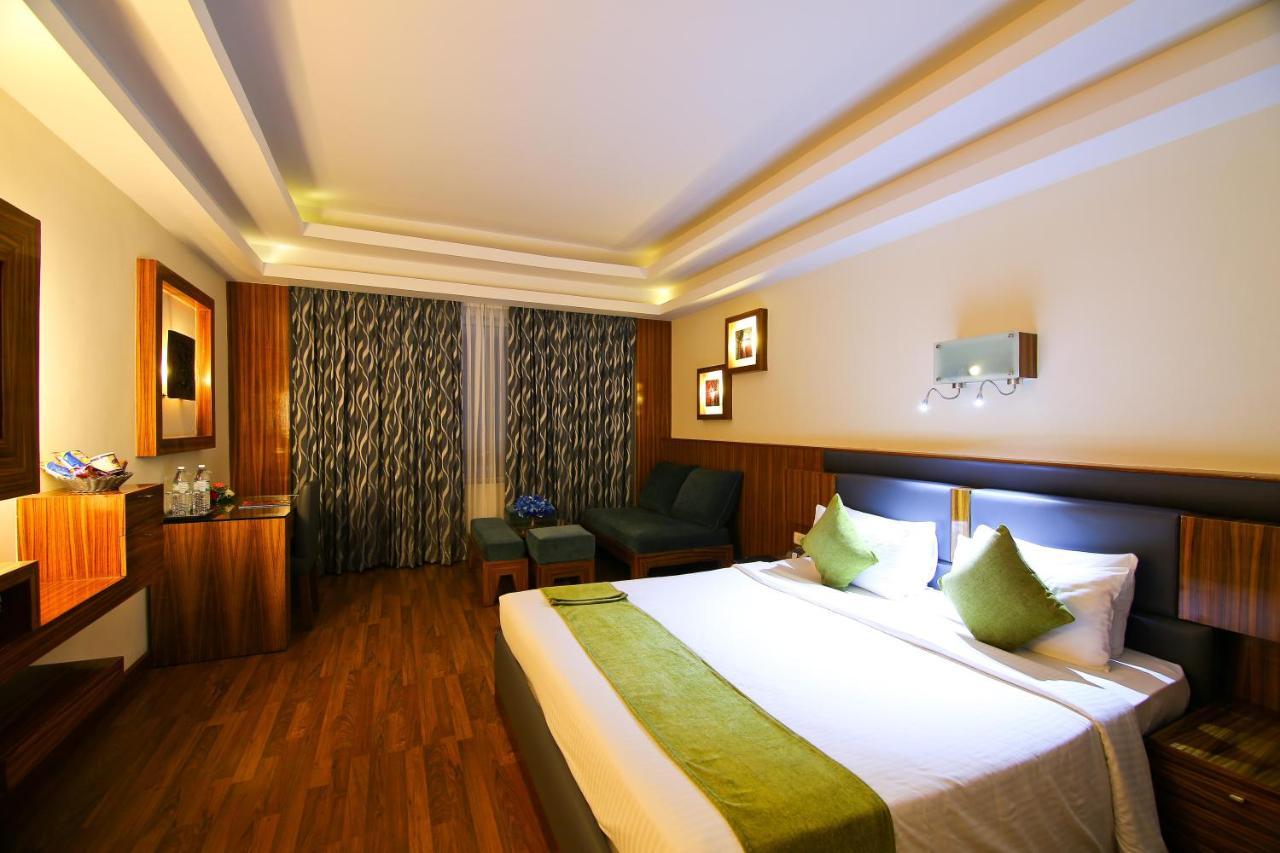 Gokulam Park Hotel Kochi Eksteriør billede