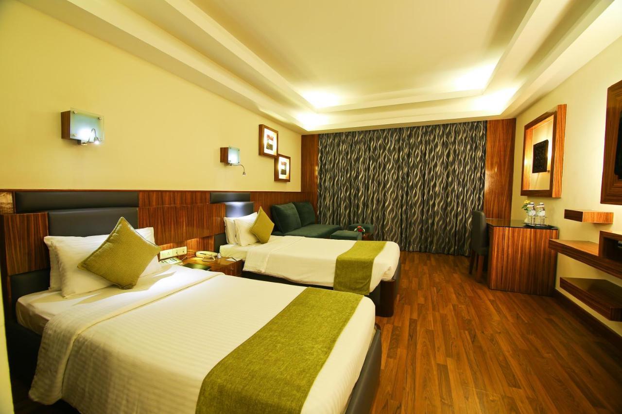 Gokulam Park Hotel Kochi Eksteriør billede