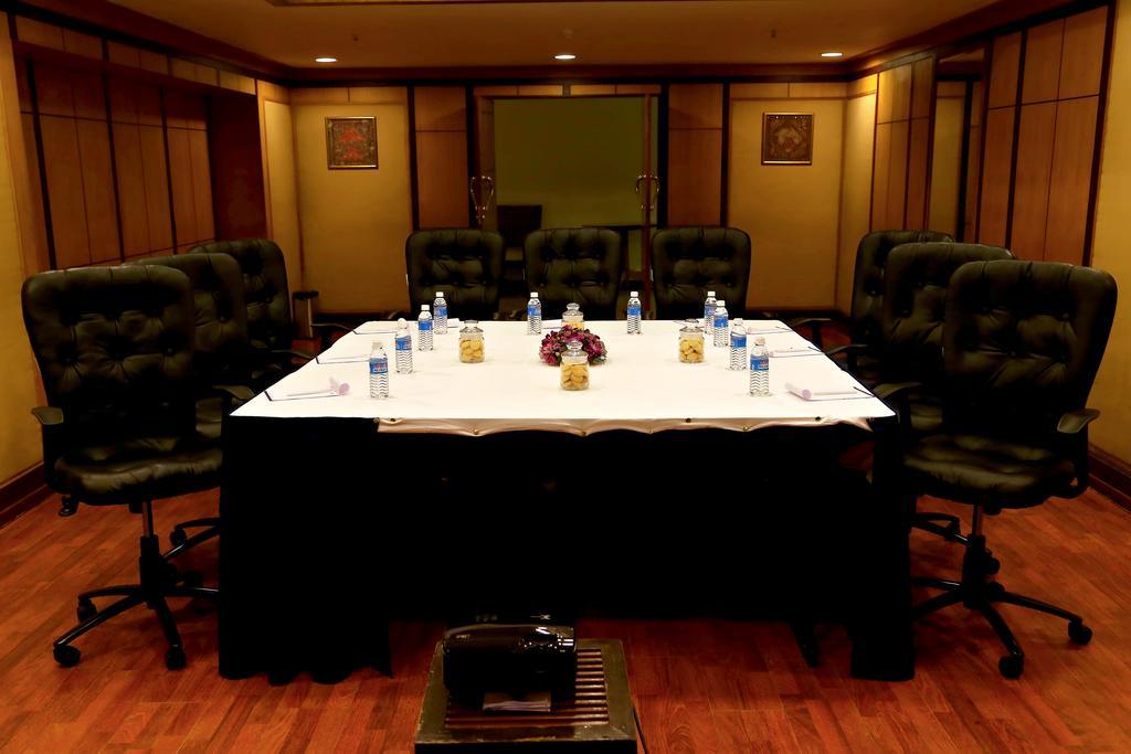 Gokulam Park Hotel Kochi Eksteriør billede