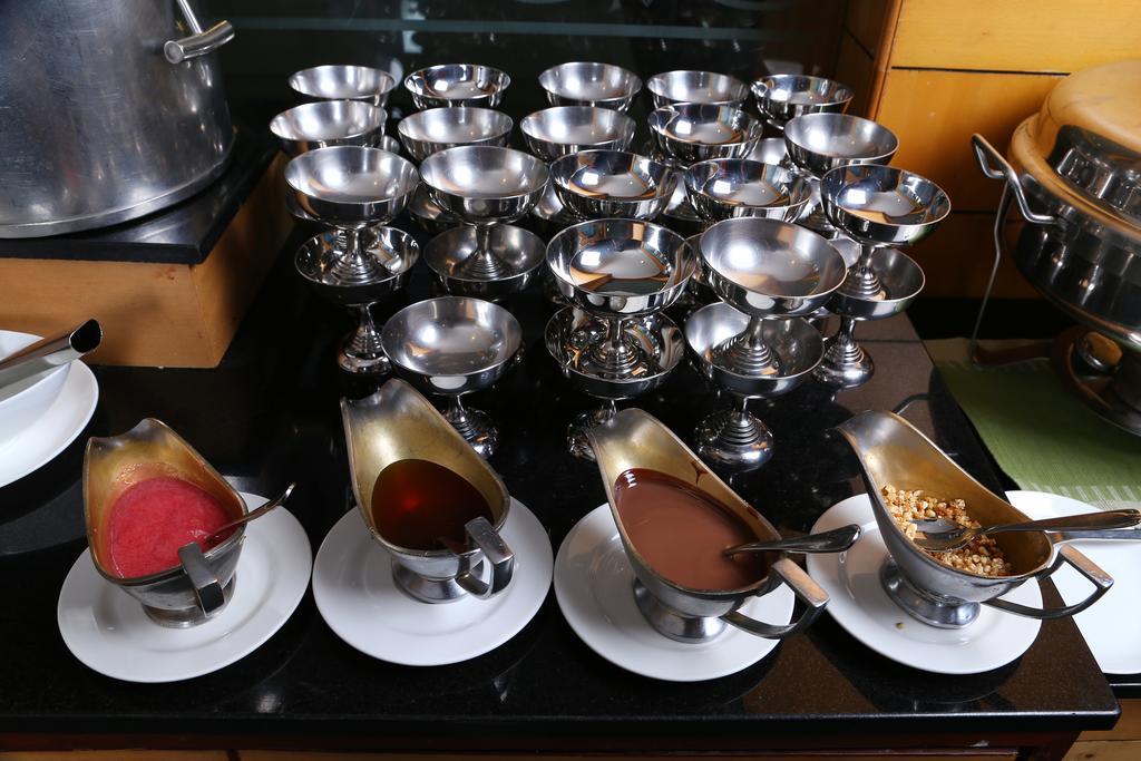 Gokulam Park Hotel Kochi Eksteriør billede