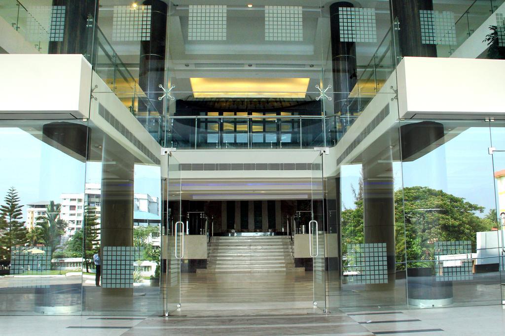 Gokulam Park Hotel Kochi Eksteriør billede