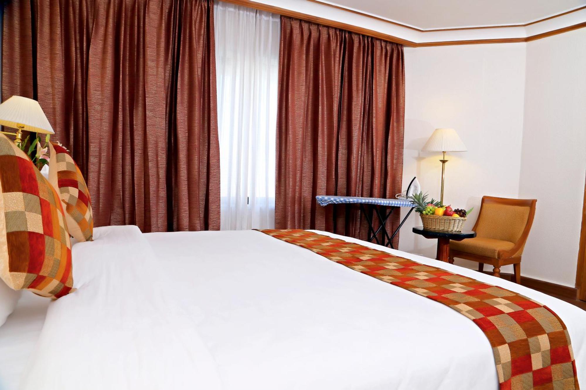 Gokulam Park Hotel Kochi Eksteriør billede
