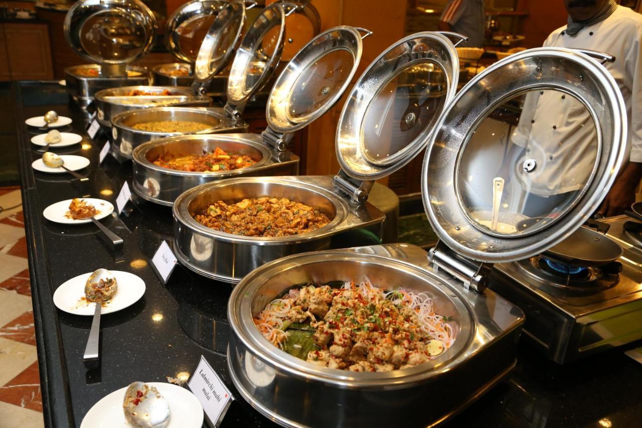 Gokulam Park Hotel Kochi Eksteriør billede